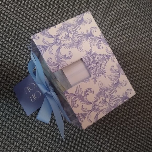 Notepad and Pen Giftset - white and periwinkle blue - Picture 5 of 6